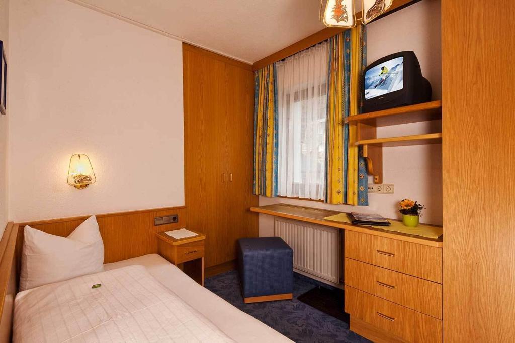 Fremdenpension Alpenruhe Sölden Zimmer foto